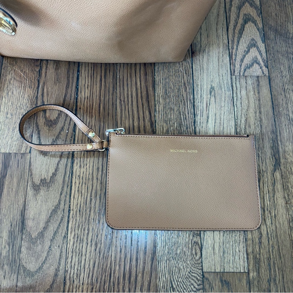 Michael Kors Women’s Hayley Acorn/Oyster Bag - Picture 11 of 15